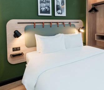 Superior Room - 1 King Bed