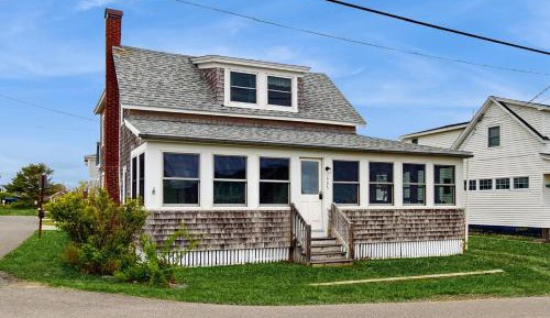 Five Bedroom Holiday Home