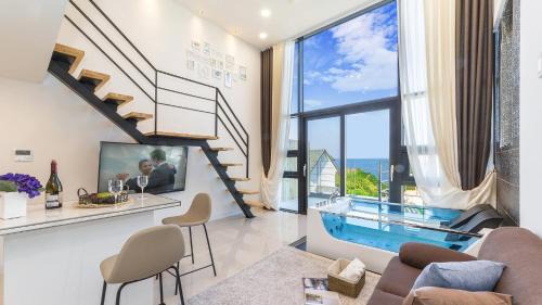 Double Room with Sea View 5