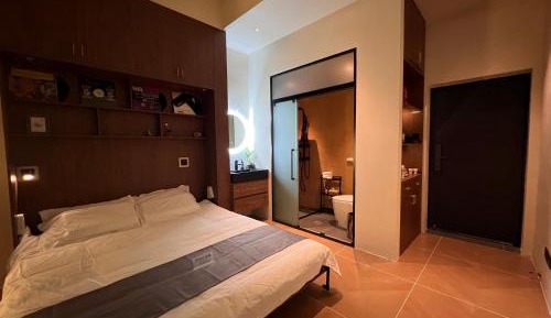 Queen Room with Garden View