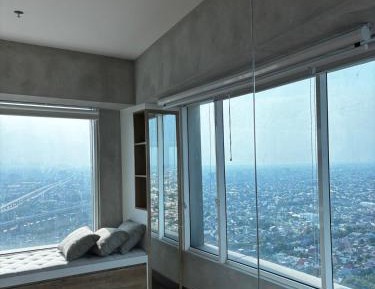 One-Bedroom Apartment with City View