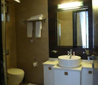 One-Bedroom Apartment with Kitchen