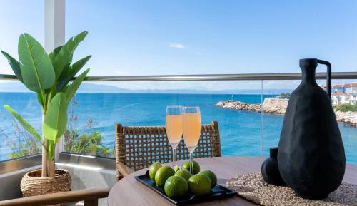 Deluxe One-Bedroom Apartment with Ocean View