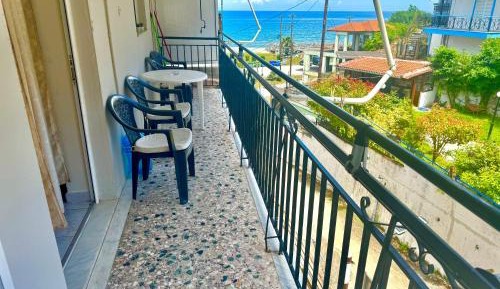 One-Bedroom Apartment with Sea View and Balcony