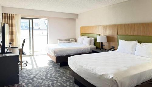 Deluxe Room with Two Double Beds and Balcony - Non-Smoking