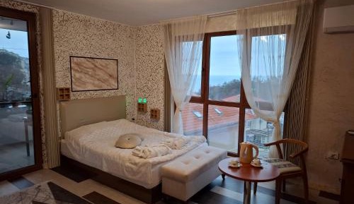 Deluxe Double Room with Balcony and Sea View