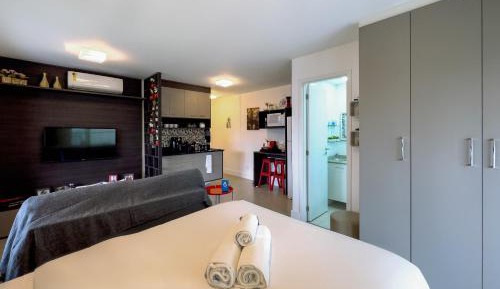 Deluxe One-Bedroom Apartment with City View