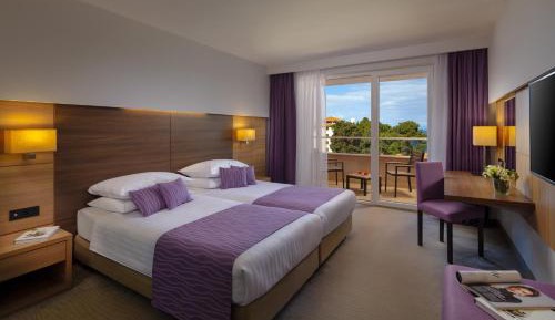 Twin Room with Balcony and Sea Side