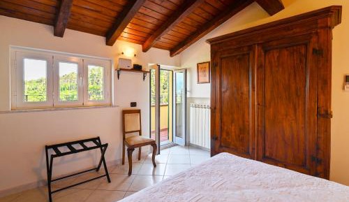 One-Bedroom Loft Apartment with Balcony