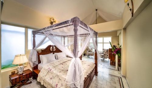 Suite with Garden View