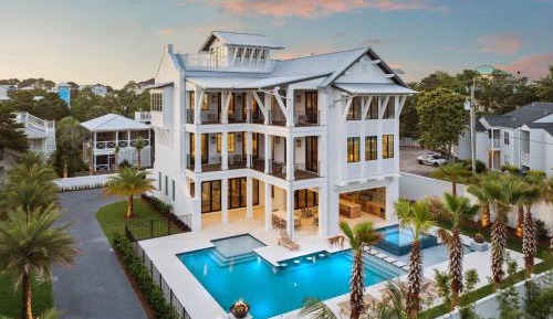 Nine-Bedroom Holiday Home