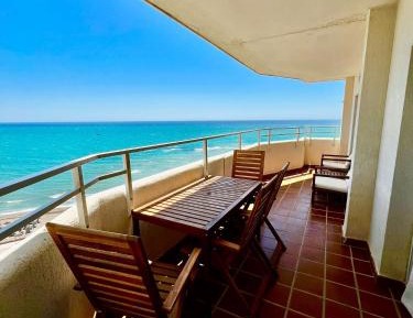 Deluxe One-Bedroom Apartment