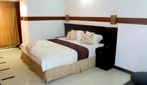 Deluxe Double Room (2 Adults + 1 Child)