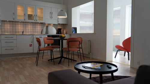 Deluxe One-Bedroom Apartment with Ocean View