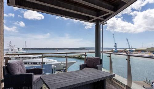 Three-Bedroom Apartment with Balcony