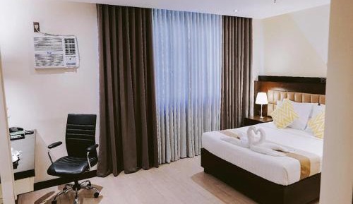 Deluxe Queen Room