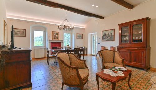 Two-Bedroom Deluxe Apartment with Balcony