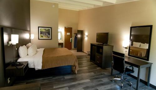 King Suite - Non-Smoking