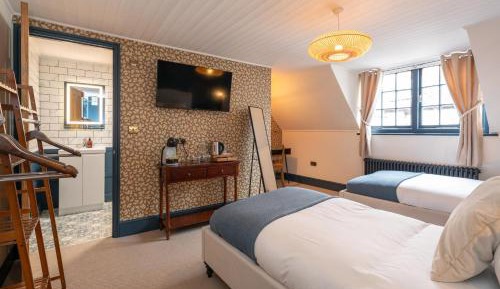 Twin Room with Shower