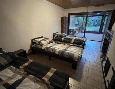 Basic Triple Room with Shared Bathroom