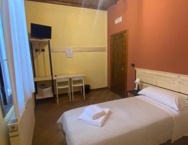 Single Room with Shared Bathroom