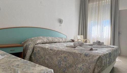 Deluxe Room (2 Adults + 1 Child)