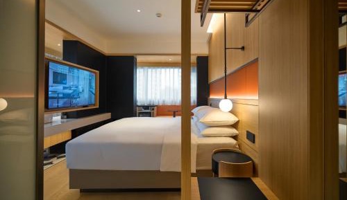 Deluxe Queen Room
