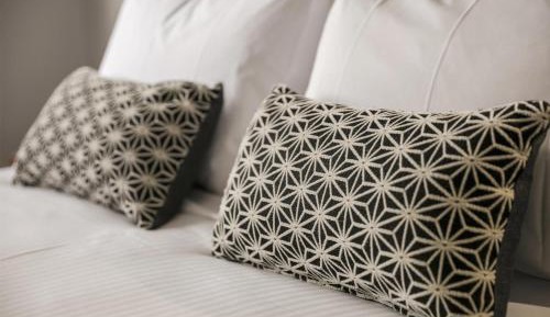 Economy Queen Room with Shared Bathroom Facilities 