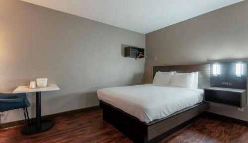 Queen Room - Disability Access - Non-Smoking