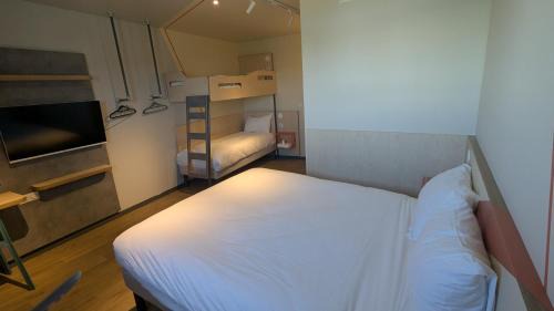 Family Room with One Double and Two Twin Beds