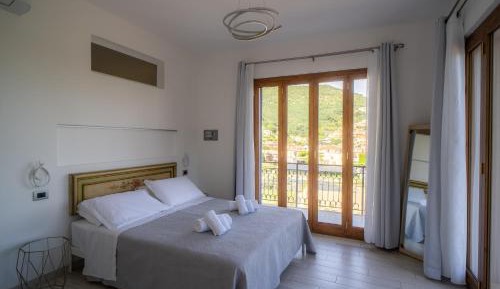Quadruple Room with Private Bathroom