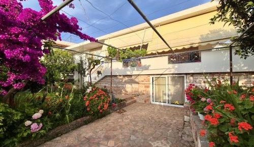 Apartment with Garden View