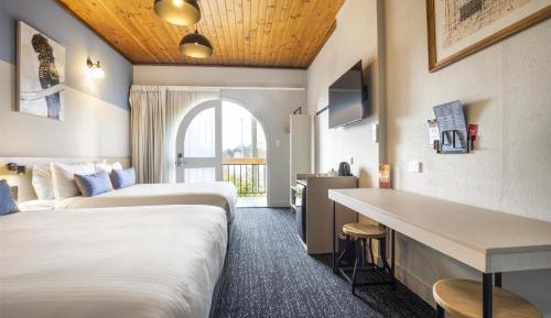 Studio with Two Queen Beds