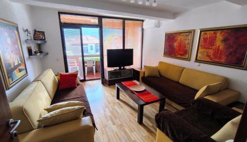 Apartment with Mountain View