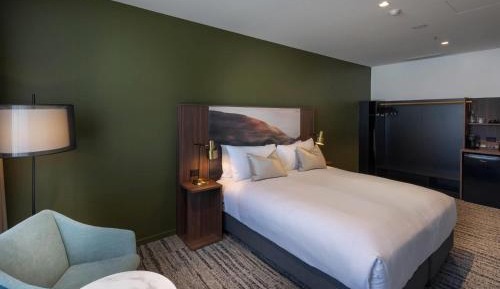 Deluxe King Corner Room