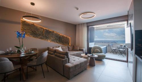 Deluxe Suite with Spa Bath