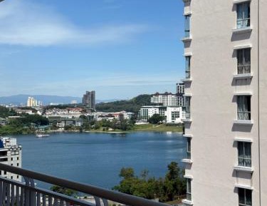 Apartment with Lake View