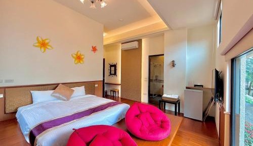 Queen Room with Garden View