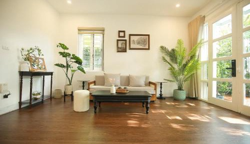 Villa with Garden View