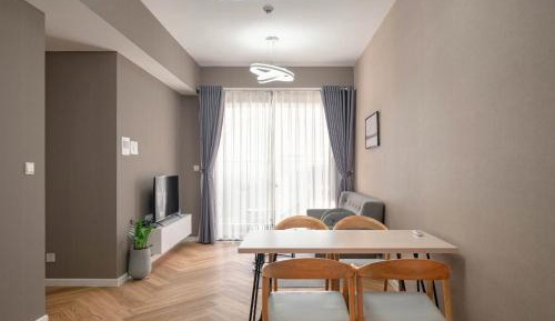 One-Bedroom Apartment with City View