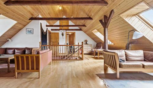 Seven-Bedroom Holiday Home
