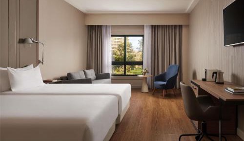 Family Connecting Room (2 Adults + 2 Children)