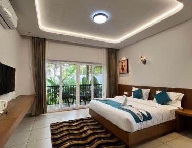 Bungalow with Garden View