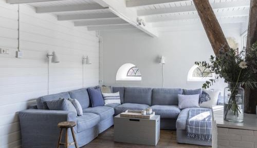 Eight-Bedroom Holiday Home