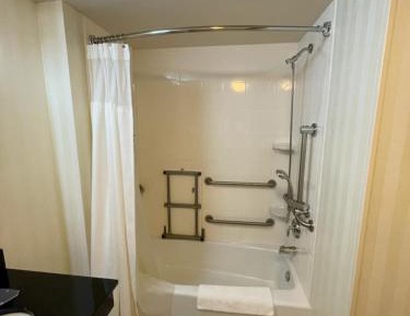 King Studio with Sofa Bed and Tub - Mobility and Hearing Accessible