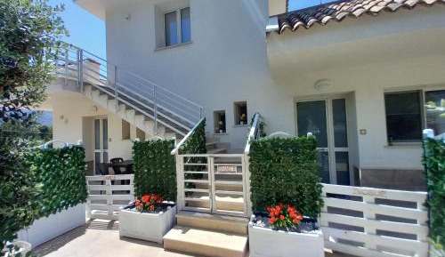 One-Bedroom Apartment with Garden