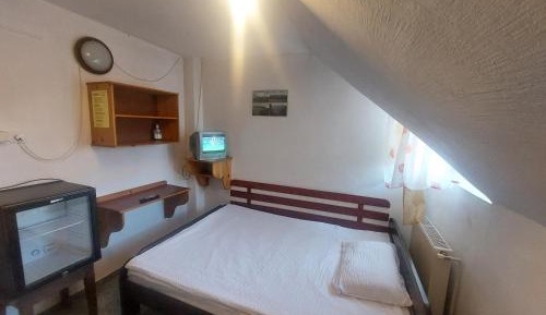 Standard Double Room with Shared Bathroom