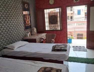 Single Bed in Mixed Dormitory Room