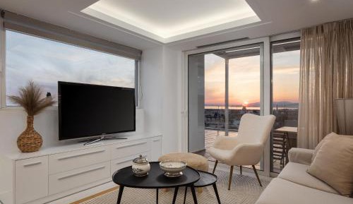 One-Bedroom Apartment with Sea View