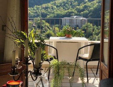 Three-Bedroom Apartment with Mountain View